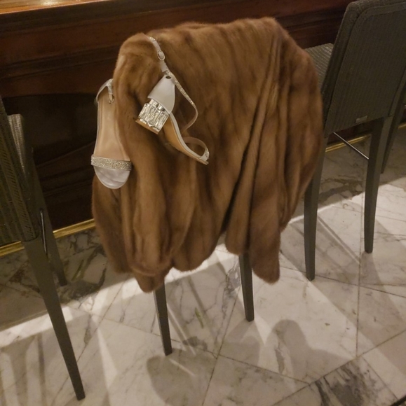 Meet your Posher, Barbara - Picture 1 of 2